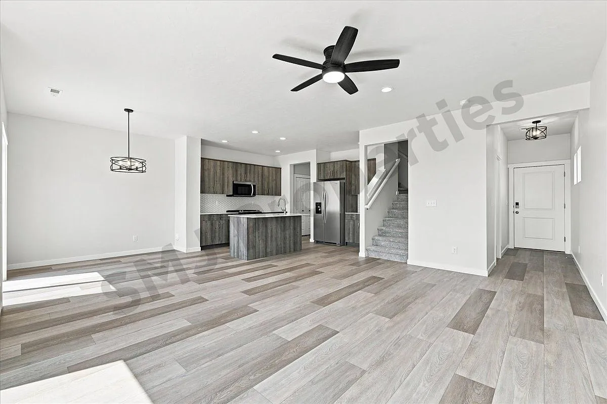 3 bed, 2.5 bath, 1775 sqft, $2,475 — Photo 2