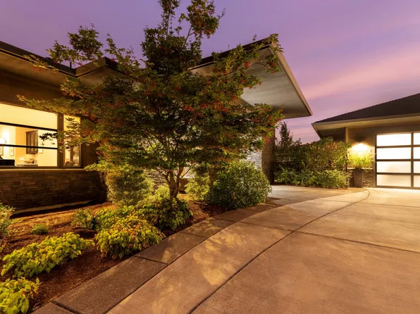 280 Mary Bee Ln, Medford, OR 97504