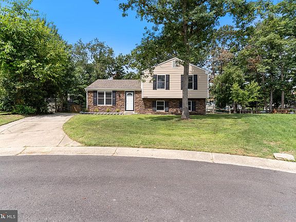 2nd image of 2119 Gibbons Ct