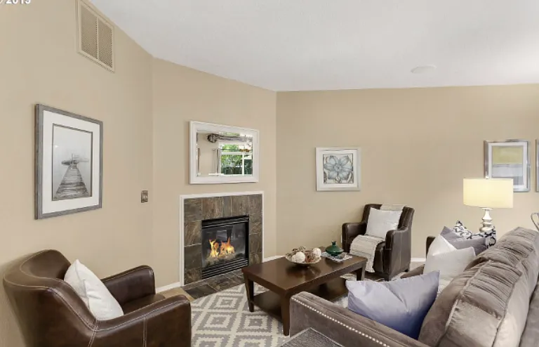 1022 SE Bacarra St — Photo 4