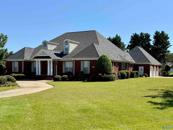 140 Wilson Cir, Gadsden, AL 35901