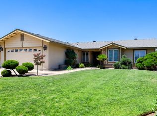 902 Lakewood Dr, Hanford, CA