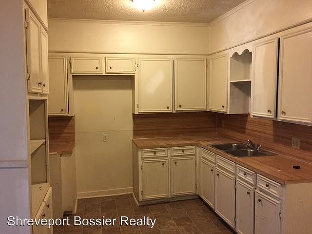 2nd image of 115 E Herndon St