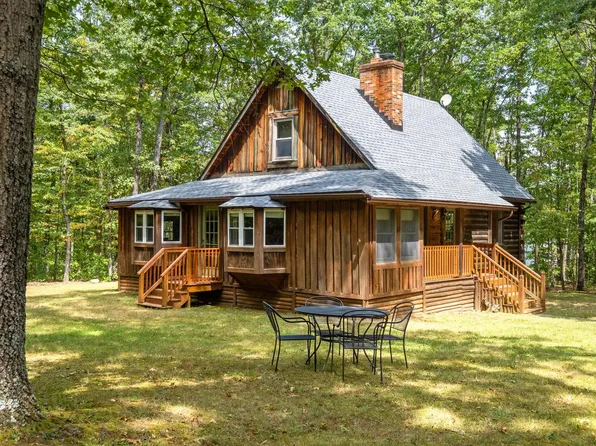 376 Mullins Ln, Stuarts Draft, VA 24477