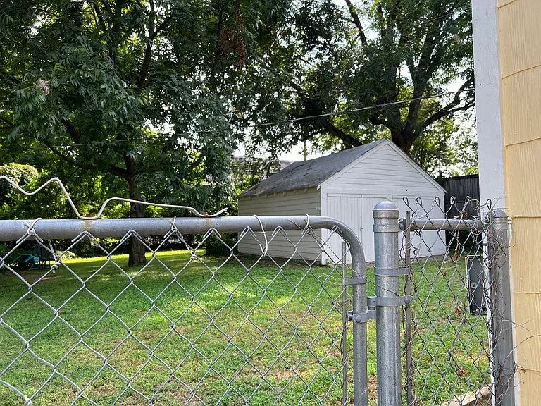2289 Monroe Ave — Photo 3