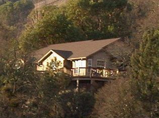 185 5th Ave, Gold Hill, OR 97525