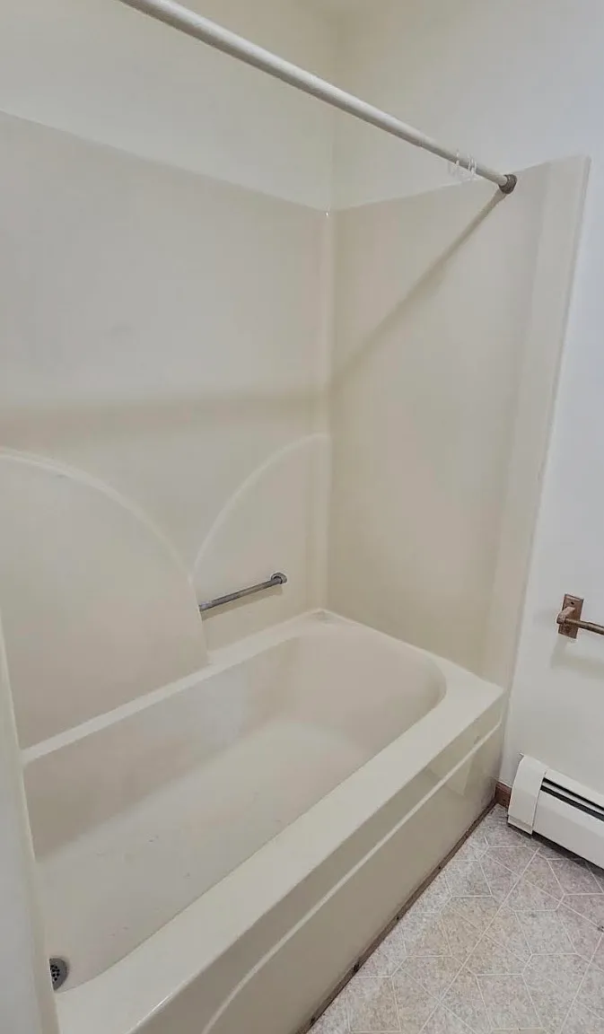 3 bed, 798 sqft, $1,900 — Photo 4