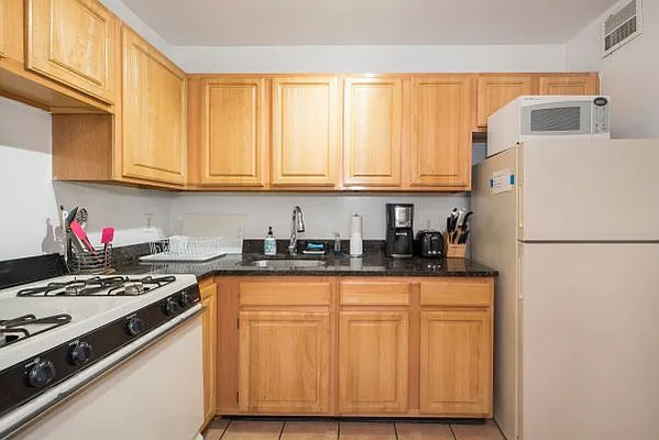 Rented by Perry Associates NYC Inc | media 1