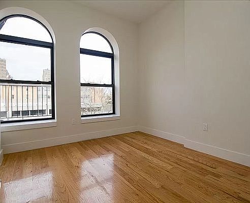 3rd image of 490 Kosciuszko St APT 2L