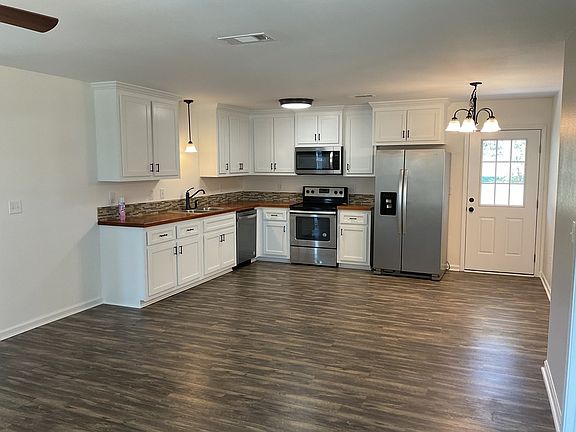 3rd image of 22 Oakwood Dr