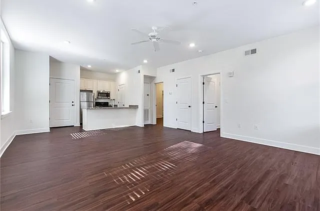 2 bed, 2.0 bath, 920 sqft, $2,000 — Photo 3