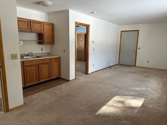 3rd image of 61 Fuller Rd