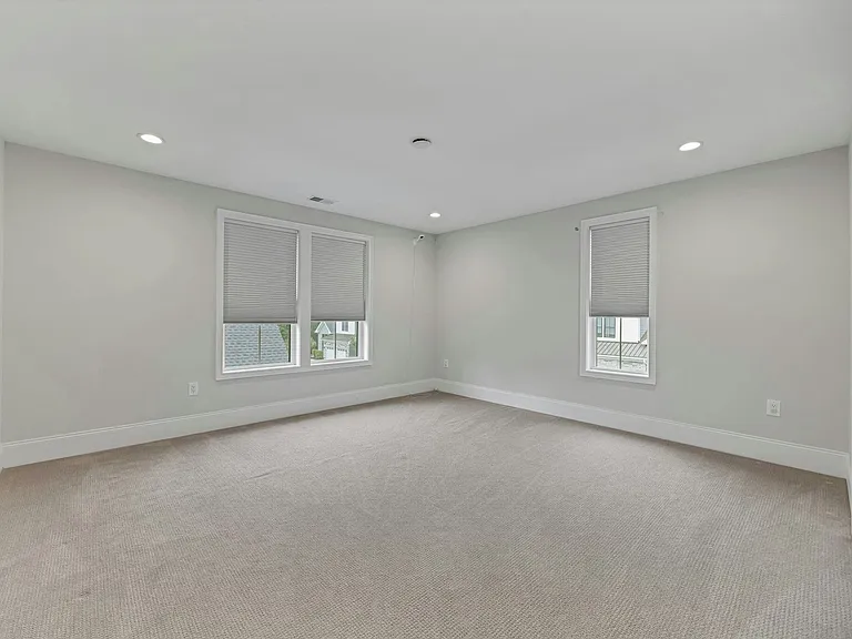 63 Samuel Way — Photo 17