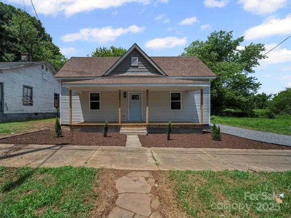 926 4th St, Statesville, NC 28677