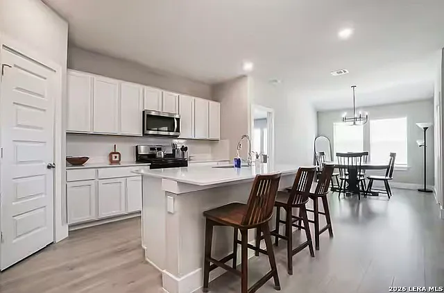 4 bed, 2.0 bath, 1750 sqft, $2,300 — Photo 4