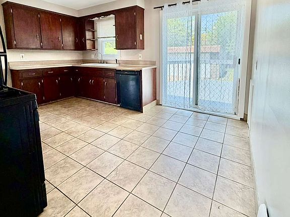 4th image of 26401 Briardale Ave