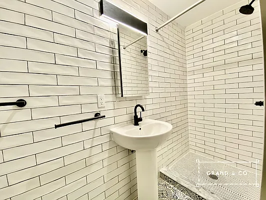 Rented by Grand & Co. | media 11