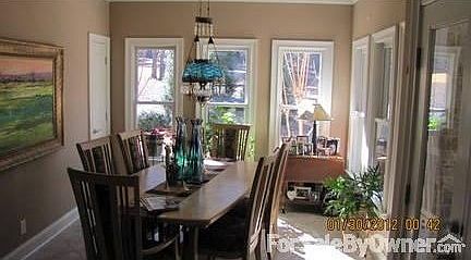 Informal kitchen dining
						:
						located convenient to kitchen