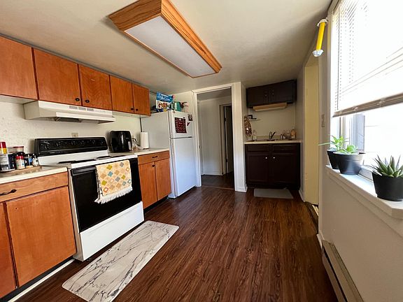 2nd image of 324 Stewart St #A