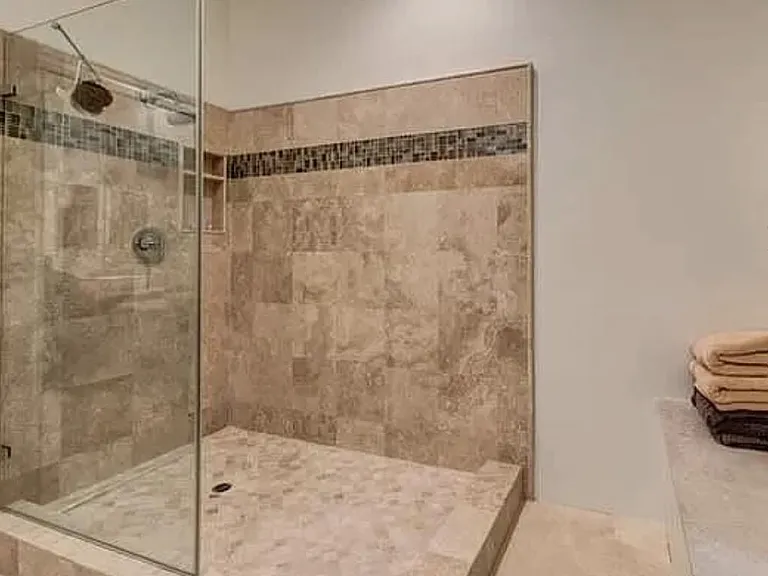 129 E Kavenish Dr — Photo 34