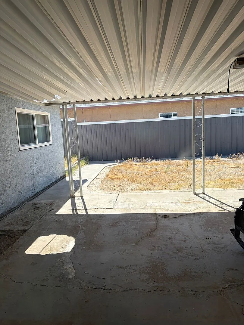 Very Spacious 4 bedroom in Needles, CA — Photo 2