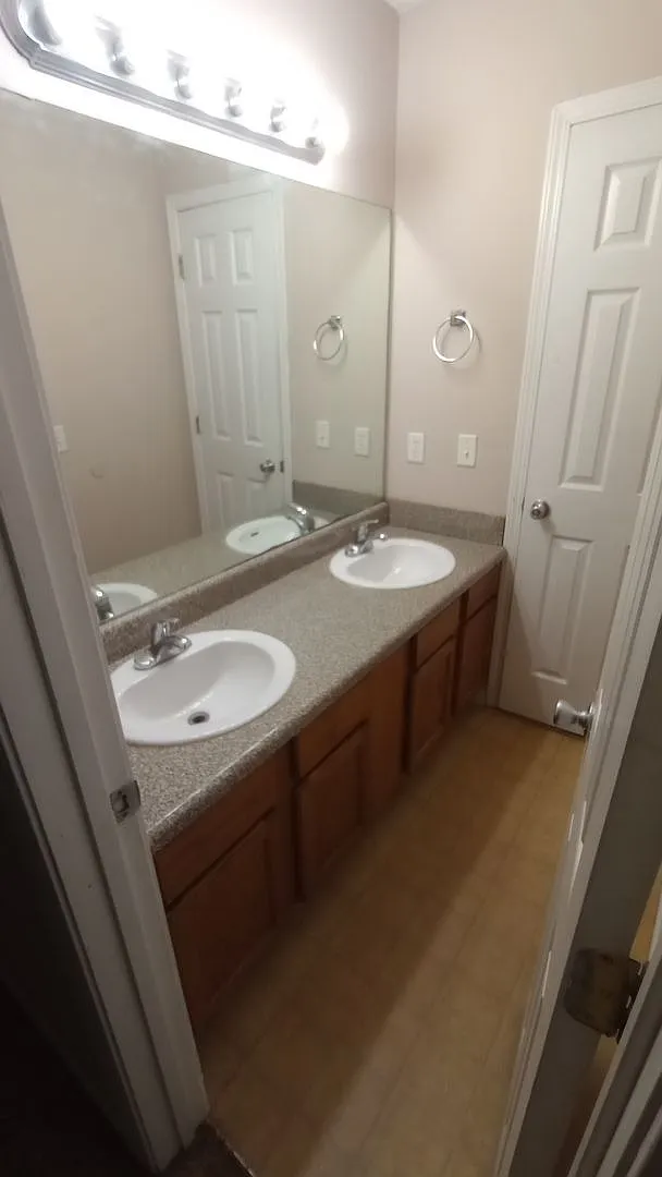 602 19th Street Blake Apartments — Photo 1
