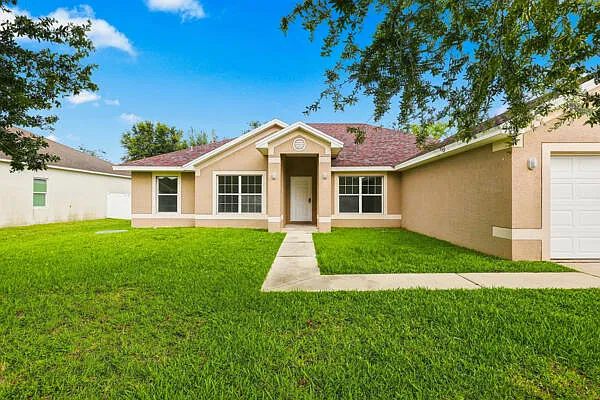 4 bed, 2.0 bath, 2555 sqft, $2,950 — Photo 2