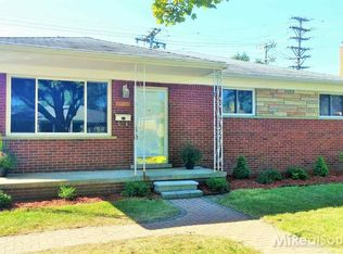 7220 Weingartz St, Center Line, MI 48015