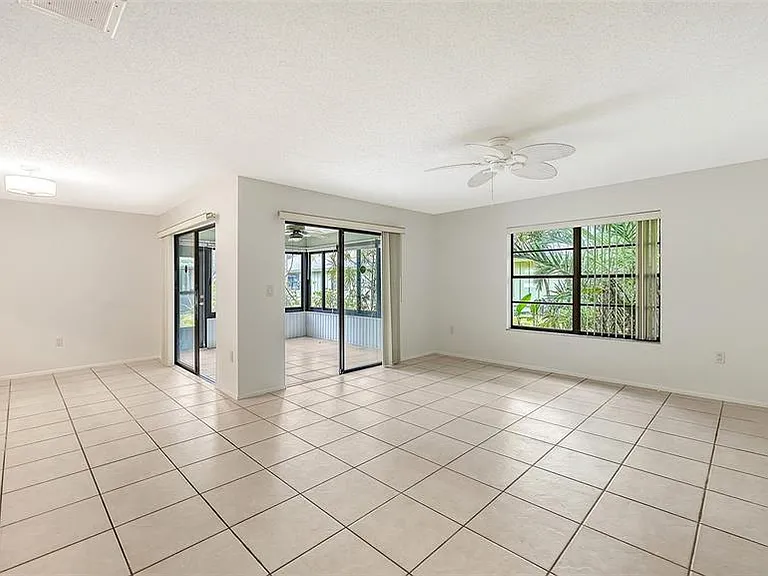 5010 Barrington Cir #2001 — Photo 8