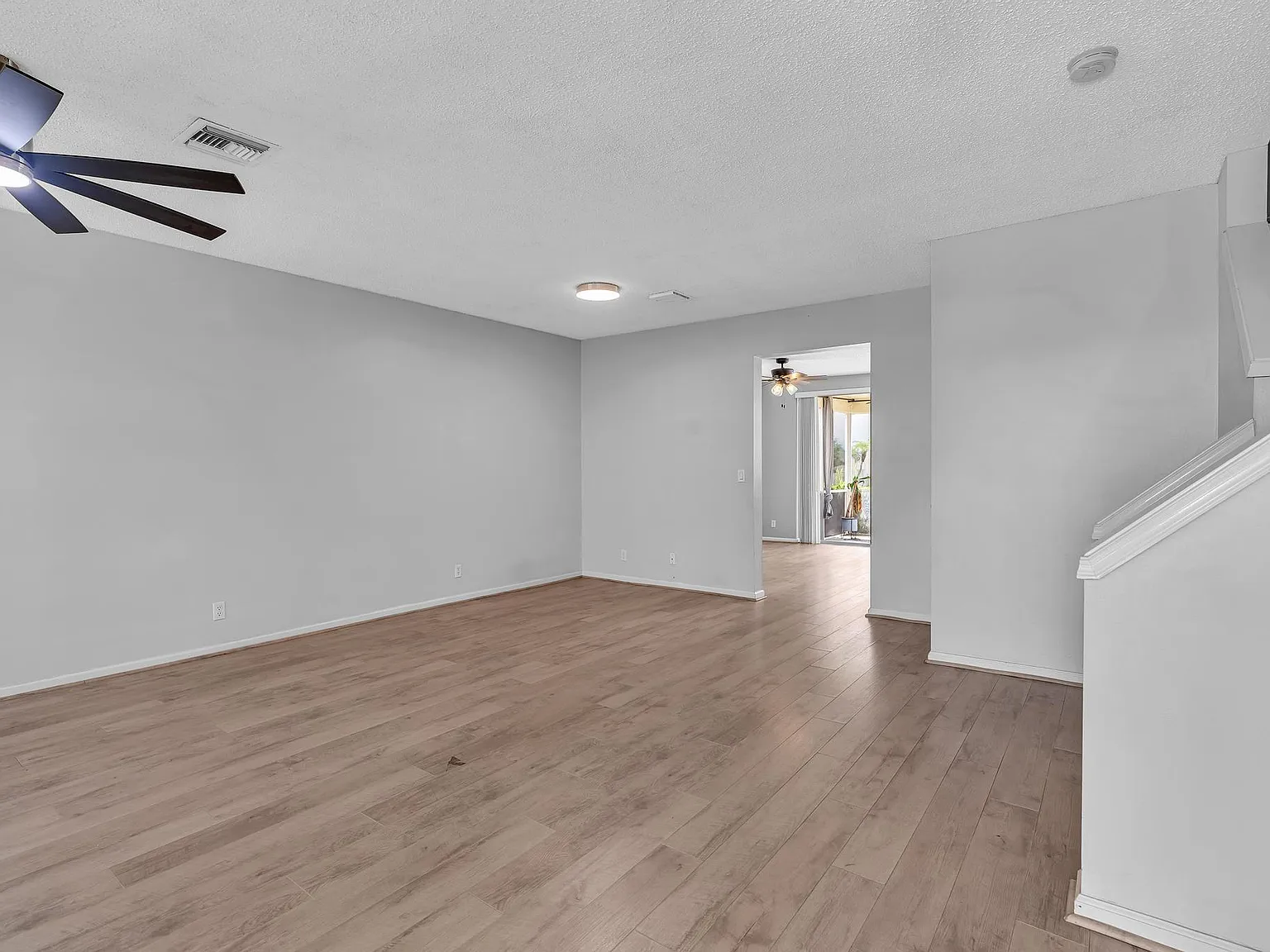 3 bed, 2.5 bath, 1627 sqft, $2,990 — Photo 4