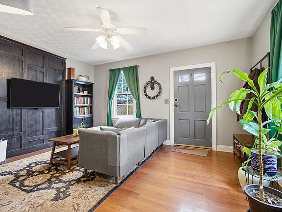 4th image of 511 E Chestnut St