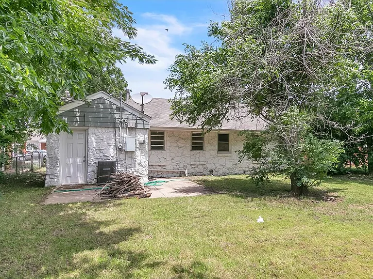 2116 Andover Ct — Photo 29