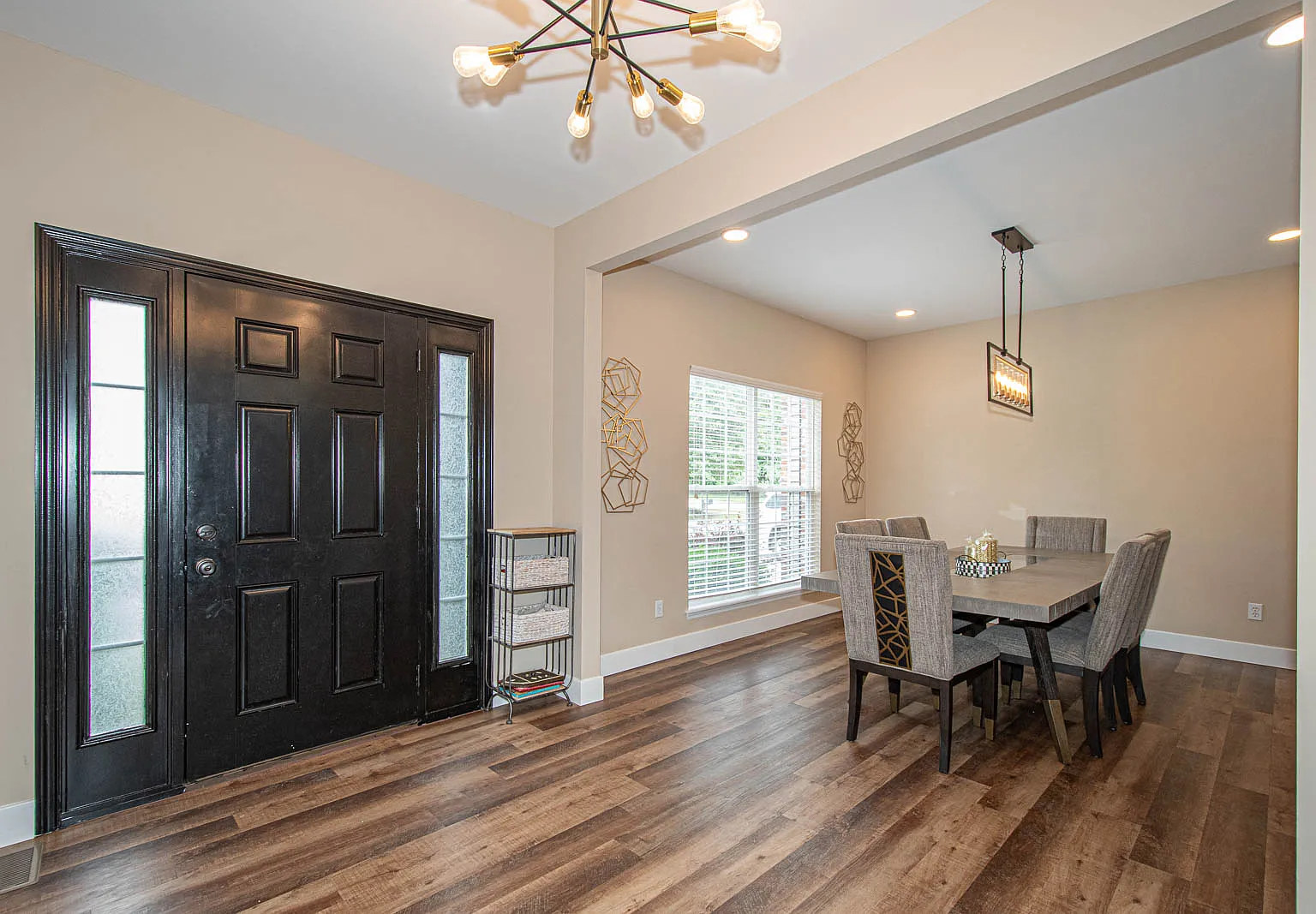4 bed, 3.5 bath, 3762 sqft, $4,000 — Photo 4