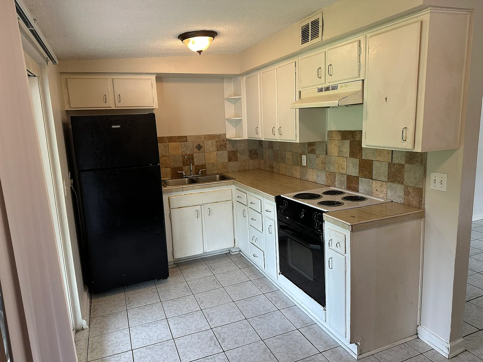 3 bed, 864 sqft, $1,200 — Photo 4