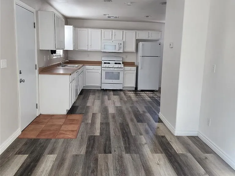 5150 Starter Ave — Photo 4