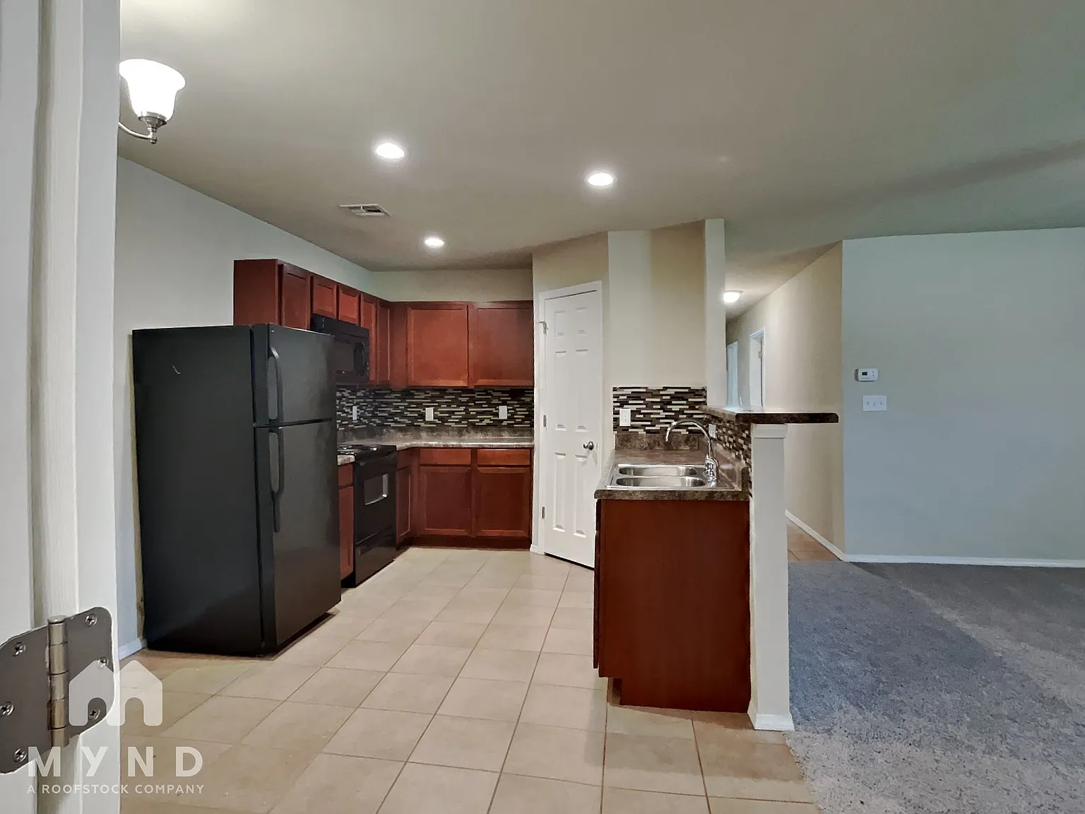 3 bed, 2.0 bath, 1171 sqft, $1,445 — Photo 3