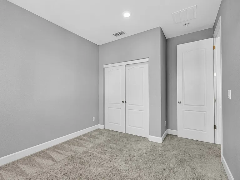 210 Stratus Cmn — Photo 18