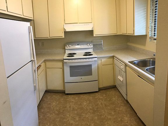 4th image of 551 W Pueblo St #10