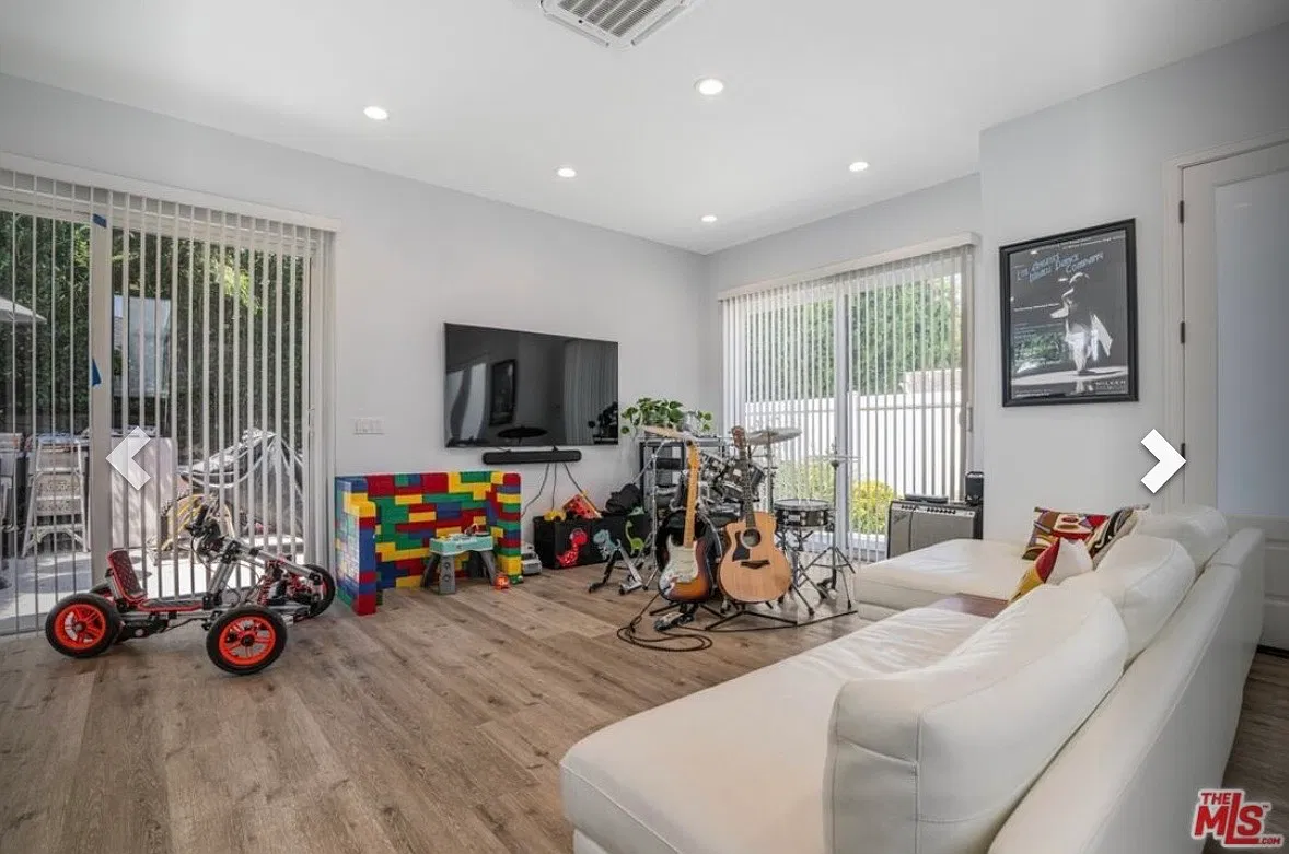 2 bed, 2.5 bath, 1200 sqft, $3,990 — Photo 3