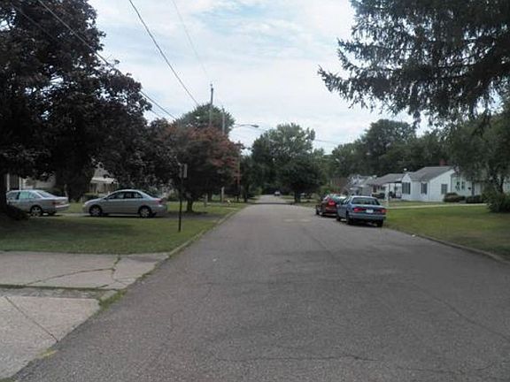 3rd image of 1964 Highlawn Ave