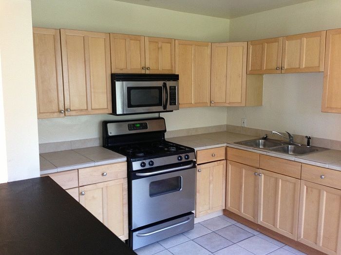 1st image of 3059 Hawthorn St