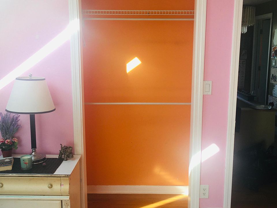 2nd image of 123 Market St
