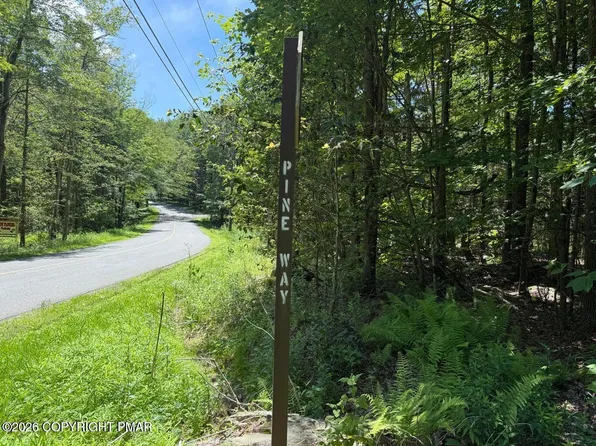 10 Pine Way, Sterling, PA 18463