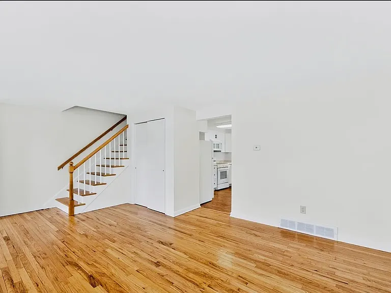 30 Commodore St #B — Photo 9