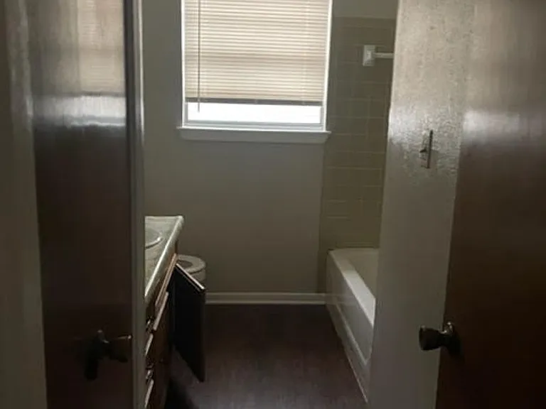 355 21st St NE — Photo 5