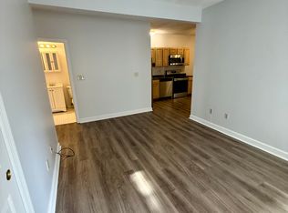 122 Berkshire St #3-2B, Cambridge, MA 02141