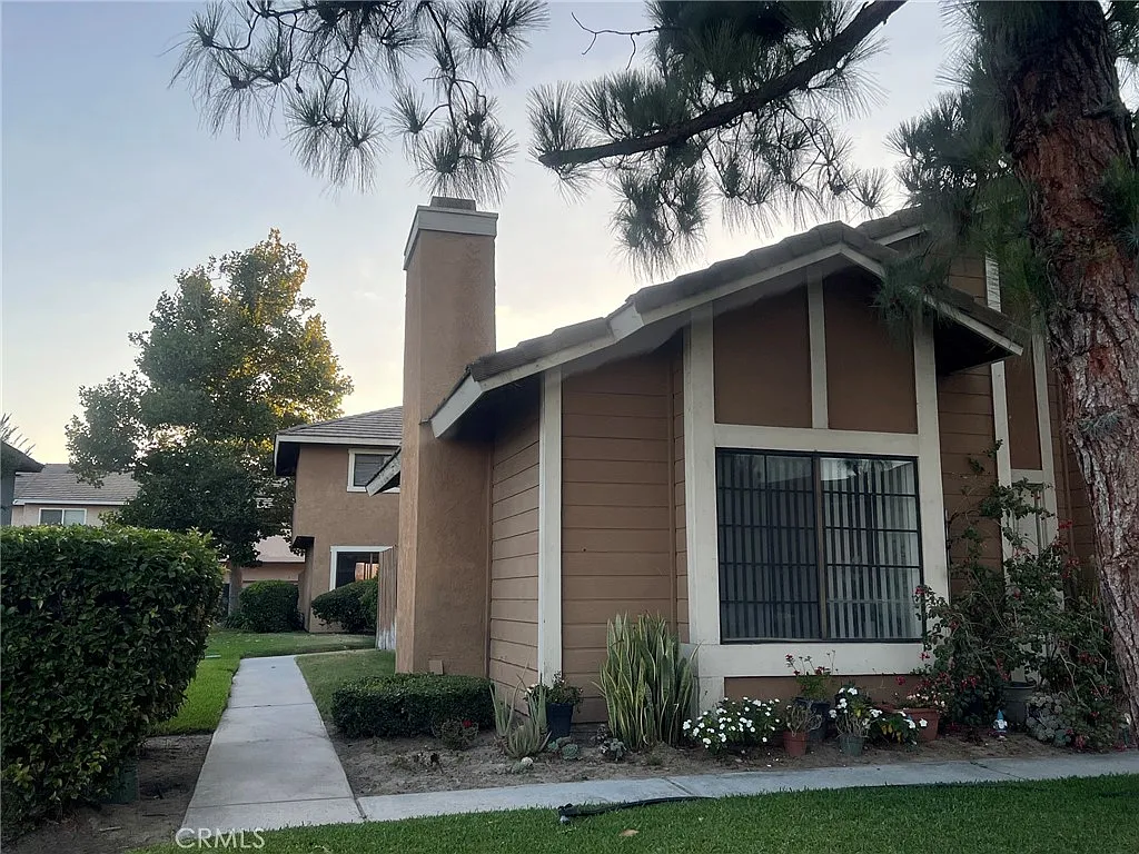 3 bed, 1.5 bath, 1200 sqft, $2,800 — Photo 3
