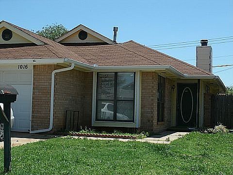 1st image of 1016 SW 103rd Ter