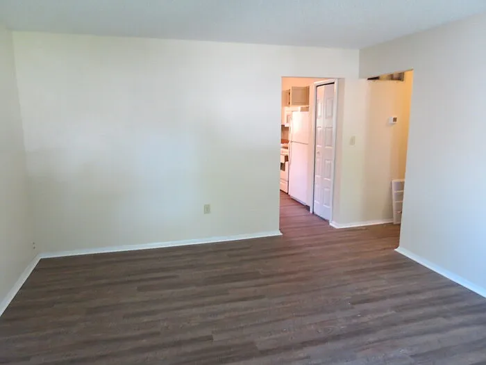 3 bed, 1.0 bath, 960 sqft, $1,475 — Photo 3
