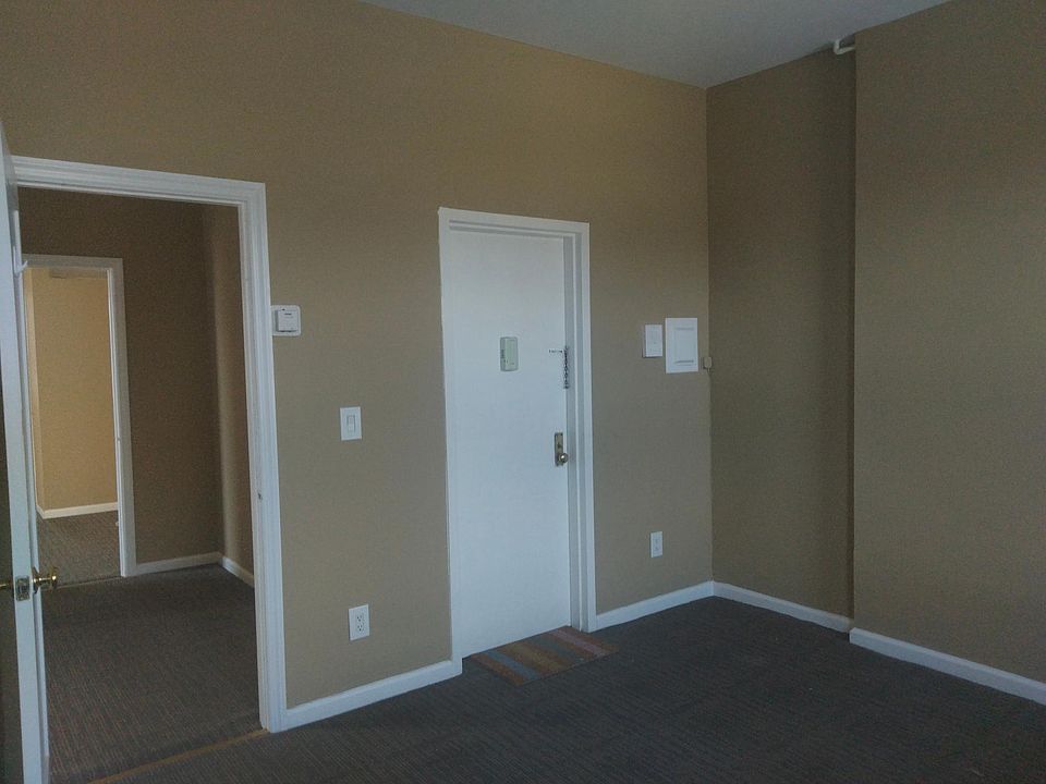 1st image of 396 Bay St